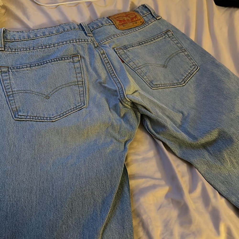 Levi Distressed Mid Rise Jeans - Picture 5 of 7